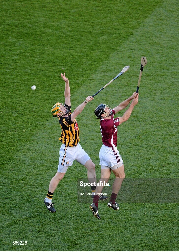30 September 2012; Richie Power, Kilkenny, in action against Kevin Hynes, Galway. GAA Hurling All-Ireland Senior Championship Final Replay, Kilkenny v Galway, Croke Park, Dublin. Picture credit: Daire Brennan / SPORTSFILE