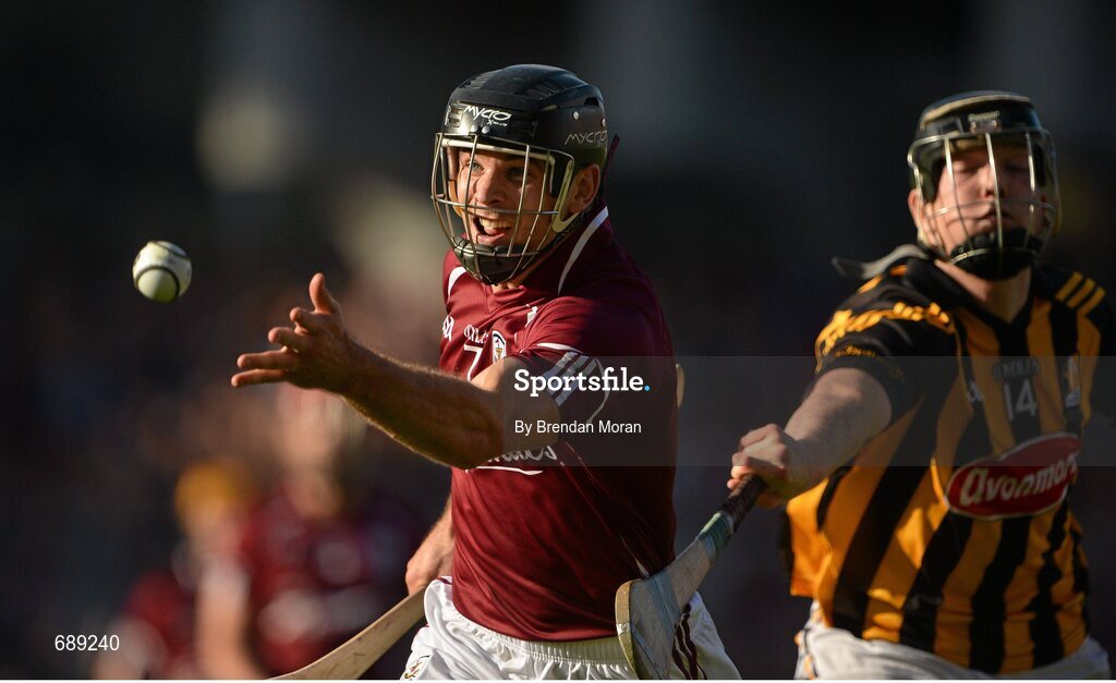 30 September 2012; David Collins, Galway, in action against Walter Walsh, Kilkenny. GAA Hurling All-Ireland Senior Championship Final Replay, Kilkenny v Galway, Croke Park, Dublin. Picture credit: Brendan Moran / SPORTSFILE