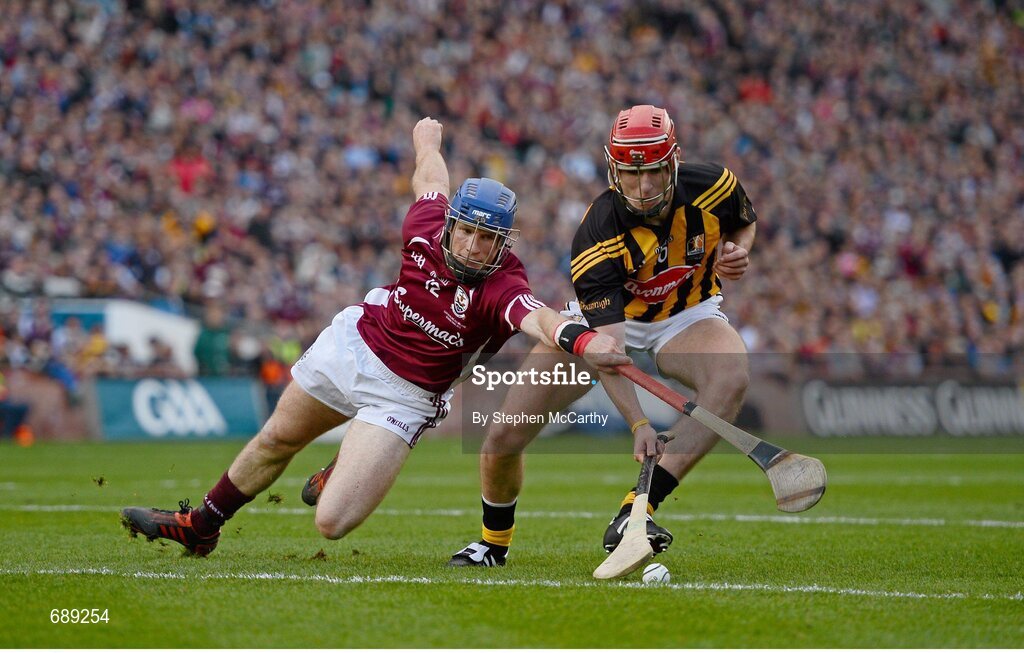 30 September 2012; Cyril Donnellan, Galway, in action against Cillian Buckley, Kilkenny. GAA Hurling All-Ireland Senior Championship Final Replay, Kilkenny v Galway, Croke Park, Dublin. Picture credit: Stephen McCarthy / SPORTSFILE
