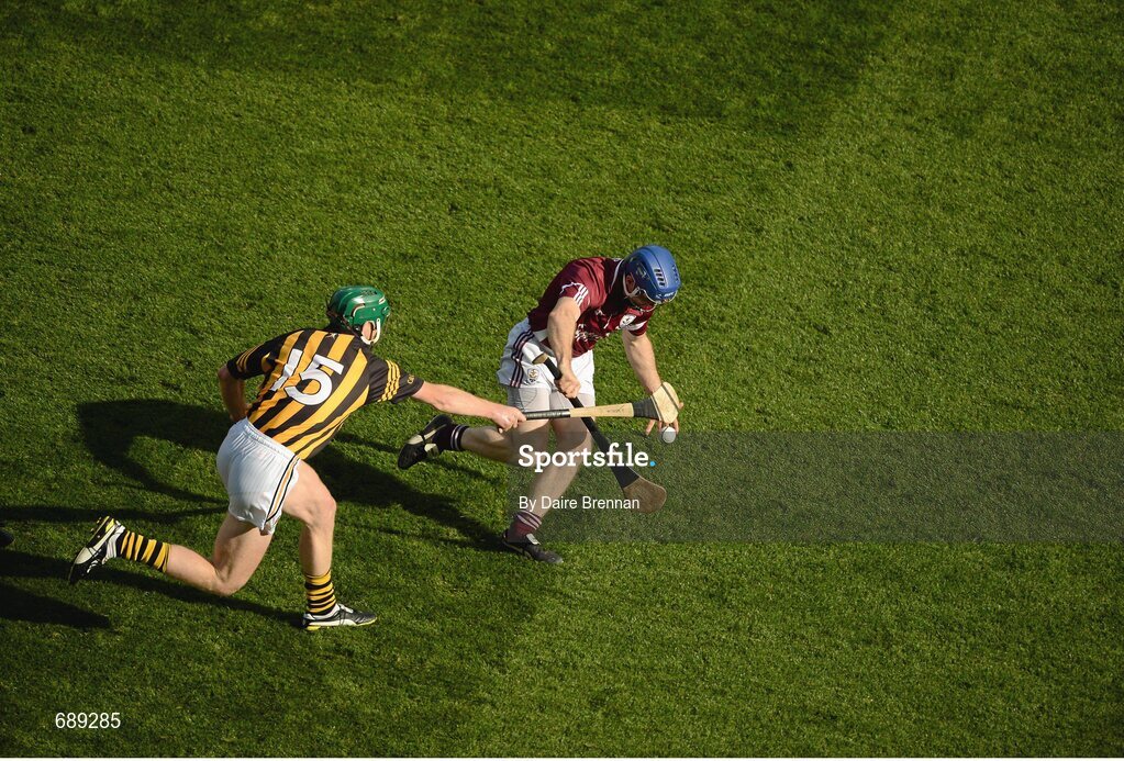30 September 2012; Damien Hayes, Galway, in action against Henry Shefflin, Kilkenny. GAA Hurling All-Ireland Senior Championship Final Replay, Kilkenny v Galway, Croke Park, Dublin. Picture credit: Daire Brennan / SPORTSFILE