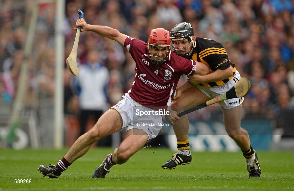 30 September 2012; Fergal Moore, Galway, in action against Richie Hogan, Kilkenny. GAA Hurling All-Ireland Senior Championship Final Replay, Kilkenny v Galway, Croke Park, Dublin. Picture credit: Brendan Moran / SPORTSFILE