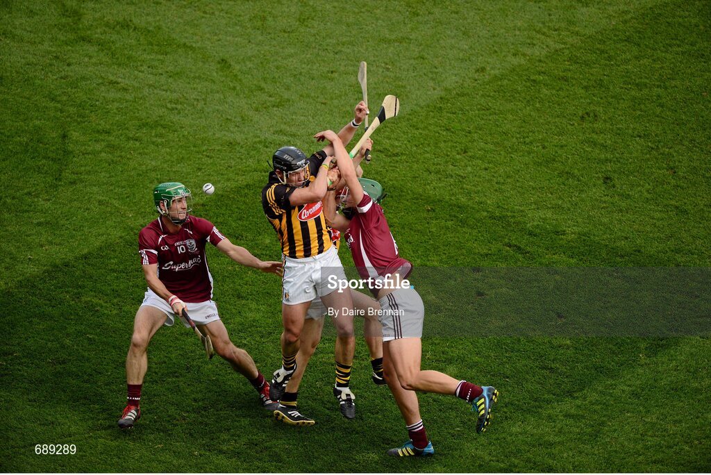 30 September 2012; Jackie Tyrrell, Kilkenny, in action against David Burke, left, and Niall Burke, Galway. GAA Hurling All-Ireland Senior Championship Final Replay, Kilkenny v Galway, Croke Park, Dublin. Picture credit: Daire Brennan / SPORTSFILE