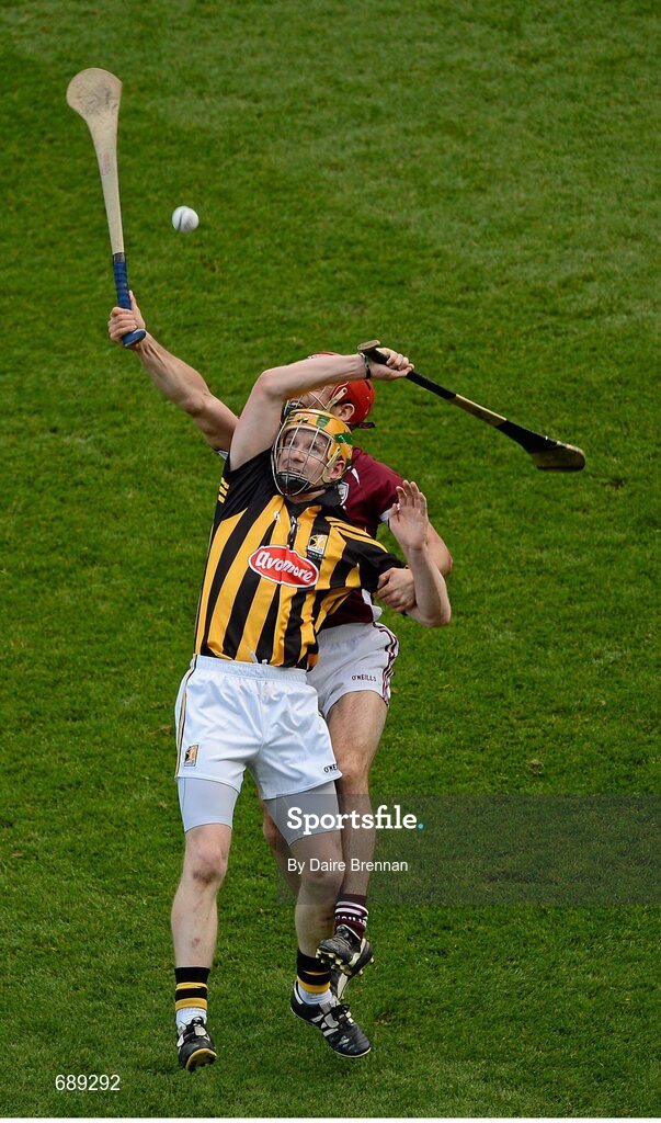 30 September 2012; Richie Power, Kilkenny, in action against Fergal Moore, Galway. GAA Hurling All-Ireland Senior Championship Final Replay, Kilkenny v Galway, Croke Park, Dublin. Picture credit: Daire Brennan / SPORTSFILE