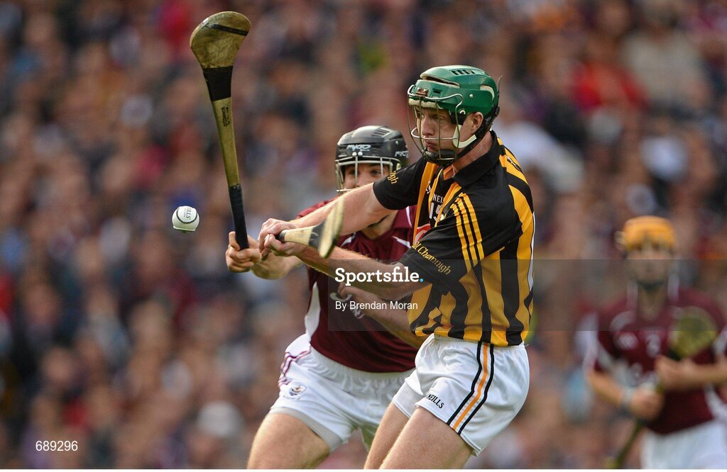 30 September 2012; Henry Shefflin, Kilkenny, in action against David Collins, Galway. GAA Hurling All-Ireland Senior Championship Final Replay, Kilkenny v Galway, Croke Park, Dublin. Picture credit: Brendan Moran / SPORTSFILE