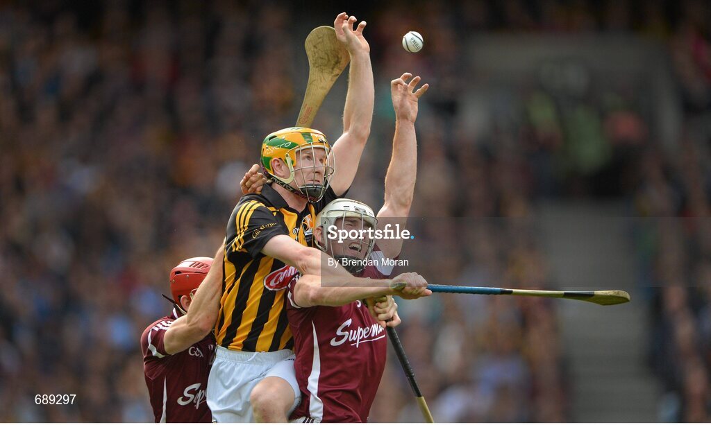 30 September 2012; Richie Power, Kilkenny, in action against Fergal Moore, left, and Niall O'Donoghue, Galway. GAA Hurling All-Ireland Senior Championship Final Replay, Kilkenny v Galway, Croke Park, Dublin. Picture credit: Brendan Moran / SPORTSFILE