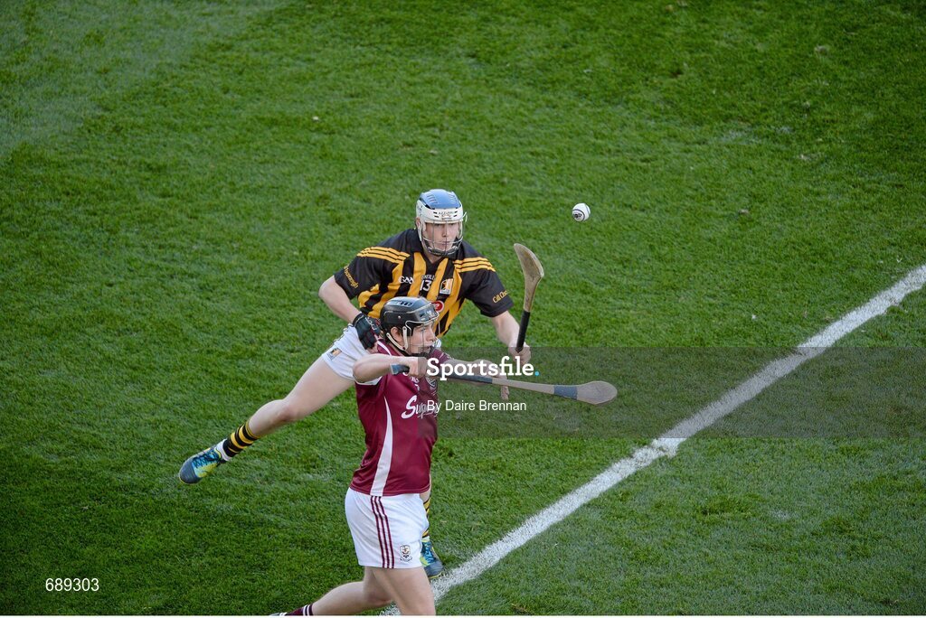 30 September 2012; Joseph Cooney, Galway, in action against TJ Reid, Kilkenny. GAA Hurling All-Ireland Senior Championship Final Replay, Kilkenny v Galway, Croke Park, Dublin. Picture credit: Daire Brennan / SPORTSFILE