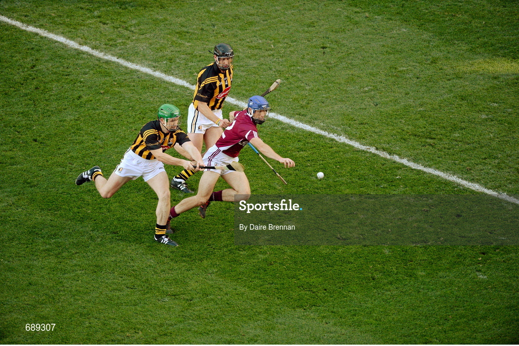 30 September 2012; Cyril Donnellan, Galway, in action against Paul Murphy, left, and Jackie Tyrrell, Kilkenny. GAA Hurling All-Ireland Senior Championship Final Replay, Kilkenny v Galway, Croke Park, Dublin. Picture credit: Daire Brennan / SPORTSFILE