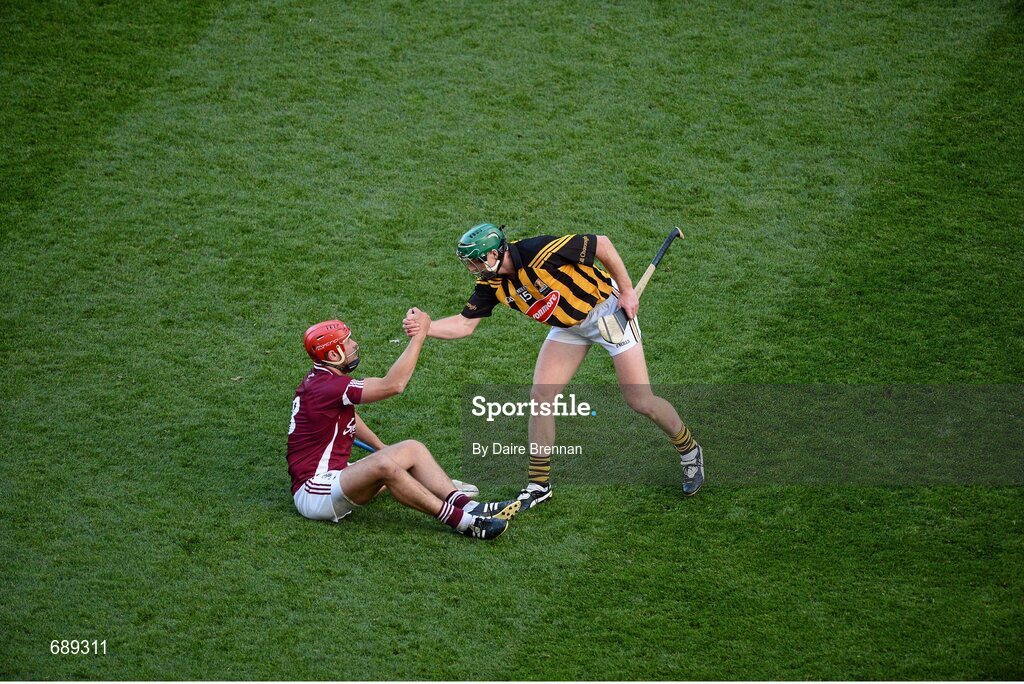 30 September 2012; Henry Shefflin, Kilkenny, consoles Iarla Tannian, Galway, after the game. GAA Hurling All-Ireland Senior Championship Final Replay, Kilkenny v Galway, Croke Park, Dublin. Picture credit: Daire Brennan / SPORTSFILE