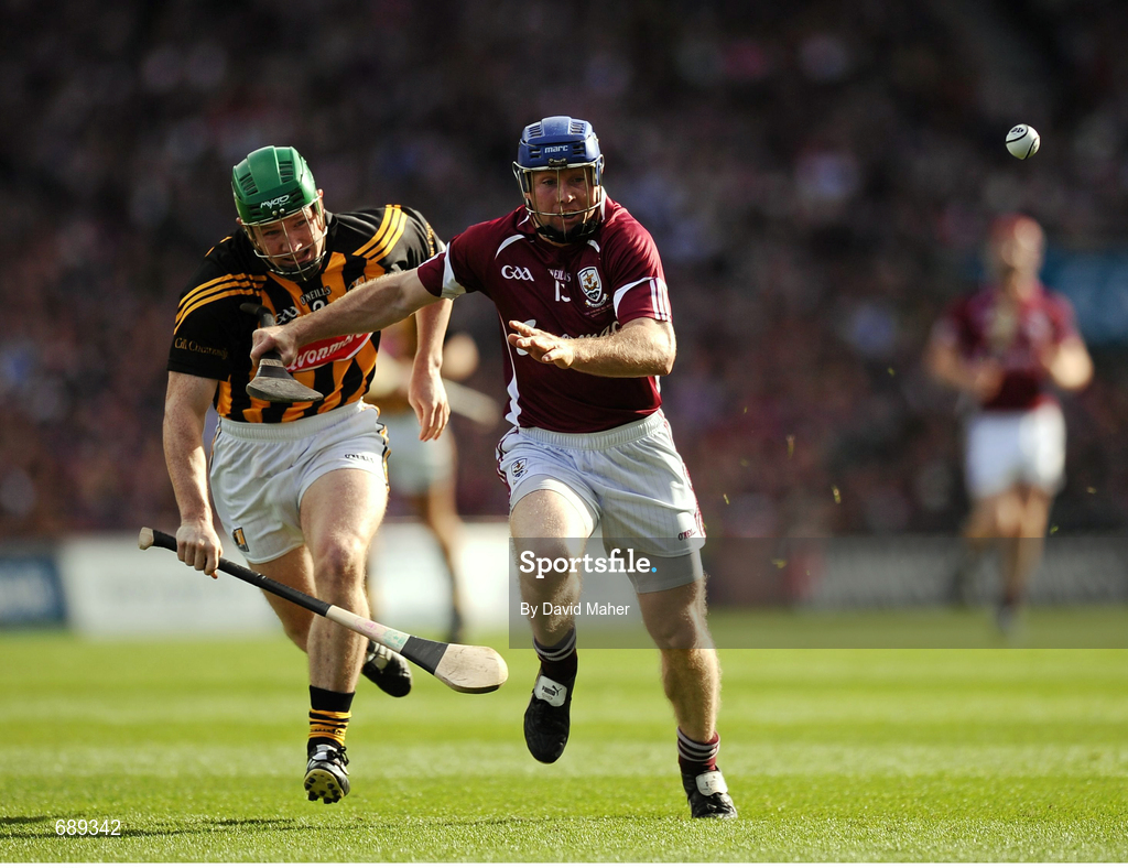 30 September 2012; Damien Hayes, Galway, in action against Paul Murphy, Kilkenny. GAA Hurling All-Ireland Senior Championship Final Replay, Kilkenny v Galway, Croke Park, Dublin. Picture credit: David Maher / SPORTSFILE