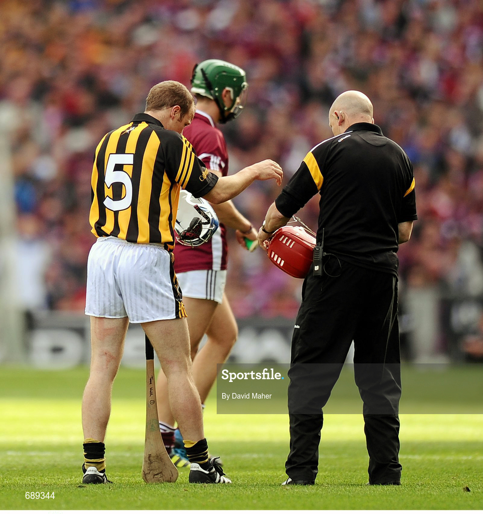 30 September 2012; Tommy Walsh, Kilkenny, changes his helmet during the first half of the game. GAA Hurling All-Ireland Senior Championship Final Replay, Kilkenny v Galway, Croke Park, Dublin. Picture credit: David Maher / SPORTSFILE