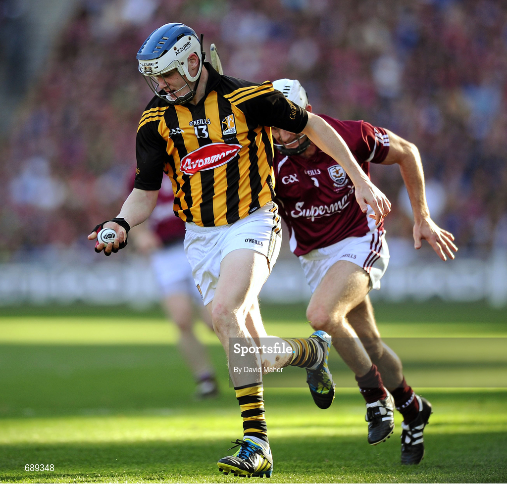 30 September 2012; TJ Reid, Kilkenny, in action against Andrew Smith, Galway. GAA Hurling All-Ireland Senior Championship Final Replay, Kilkenny v Galway, Croke Park, Dublin. Picture credit: David Maher / SPORTSFILE