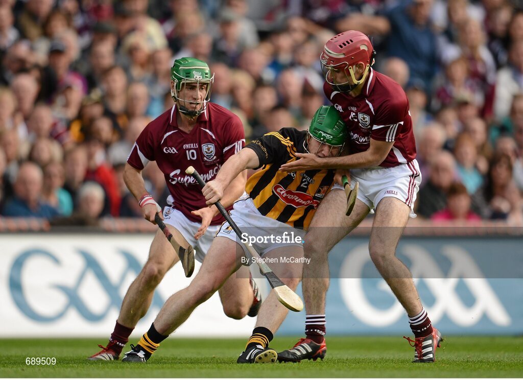 30 September 2012; Paul Murphy, Kilkenny, in action against David Burke, left, and James Regan, Galway. GAA Hurling All-Ireland Senior Championship Final Replay, Kilkenny v Galway, Croke Park, Dublin. Picture credit: Stephen McCarthy / SPORTSFILE