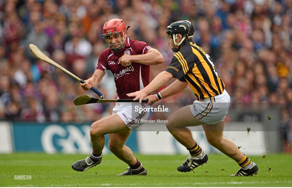 30 September 2012; Fergal Moore, Galway, in action against Richie Hogan, Kilkenny. GAA Hurling All-Ireland Senior Championship Final Replay, Kilkenny v Galway, Croke Park, Dublin. Picture credit: Brendan Moran / SPORTSFILE