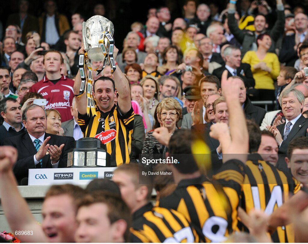 30 September 2012; Kilkenny captain Eoin Larkin lifts the Liam MacCarthy Cup. GAA Hurling All-Ireland Senior Championship Final Replay, Kilkenny v Galway, Croke Park, Dublin. Picture credit: David Maher / SPORTSFILE