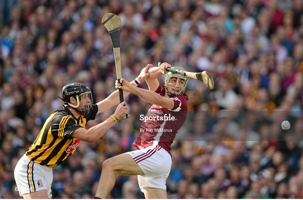 30 September 2012; David Burke, Galway, score his side's first goal despite the attention of Jackie Tyrrell, Kilkenny. GAA Hurling All-Ireland Senior Championship Final Replay, Kilkenny v Galway, Croke Park, Dublin. Picture credit: Ray McManus / SPORTSFILE
