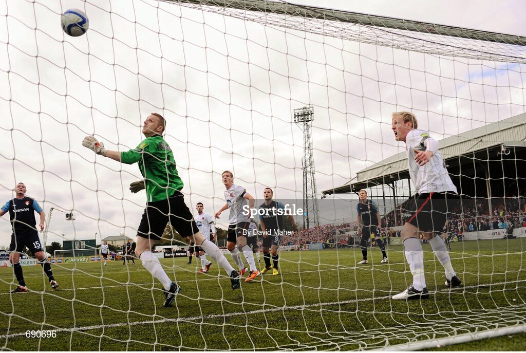 7 October 2012; Kenny Browne, far left, St. Patrick's Athletic, beats Dundalk goalkeeper Peter Cherrie to score his side's first goal. Dundalk v St Patrick’s Athletic, Oriel Park, Dundalk, Co. Louth.Picture credit: David Maher / SPORTSFILE