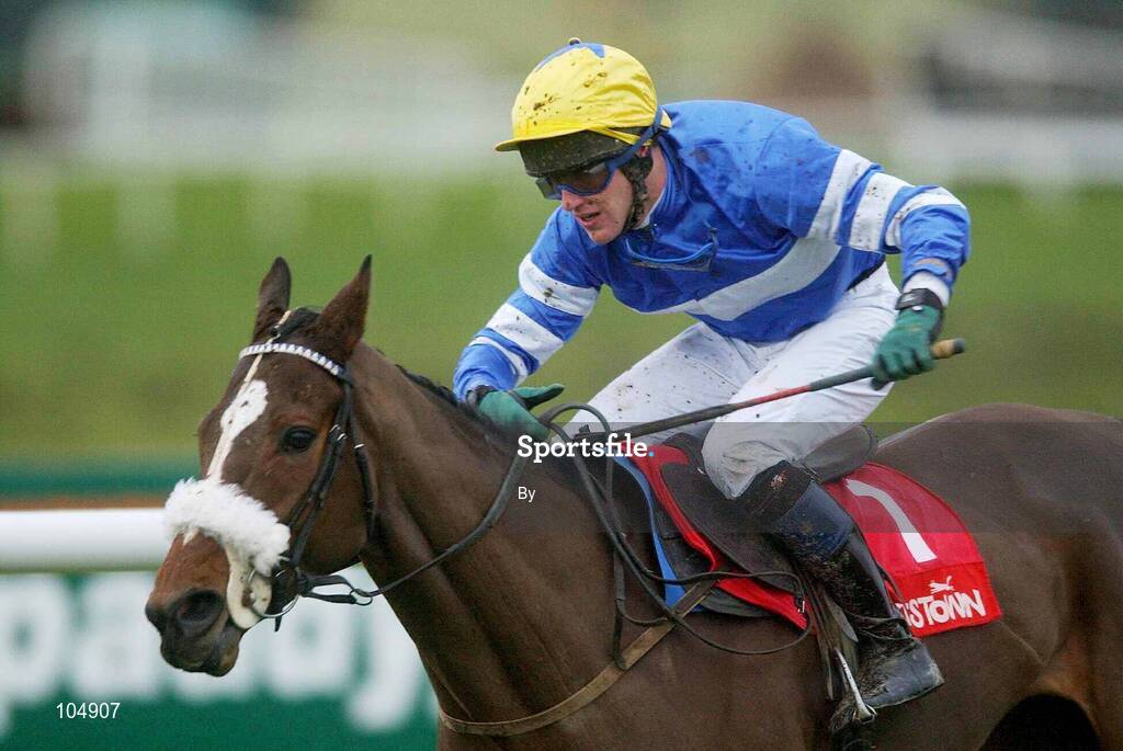31 December 2002; Knock Na Garm Lad with Robert Power up. Horse Racing. Picture credit; Damien Eagers / SPORTSFILE *EDI*