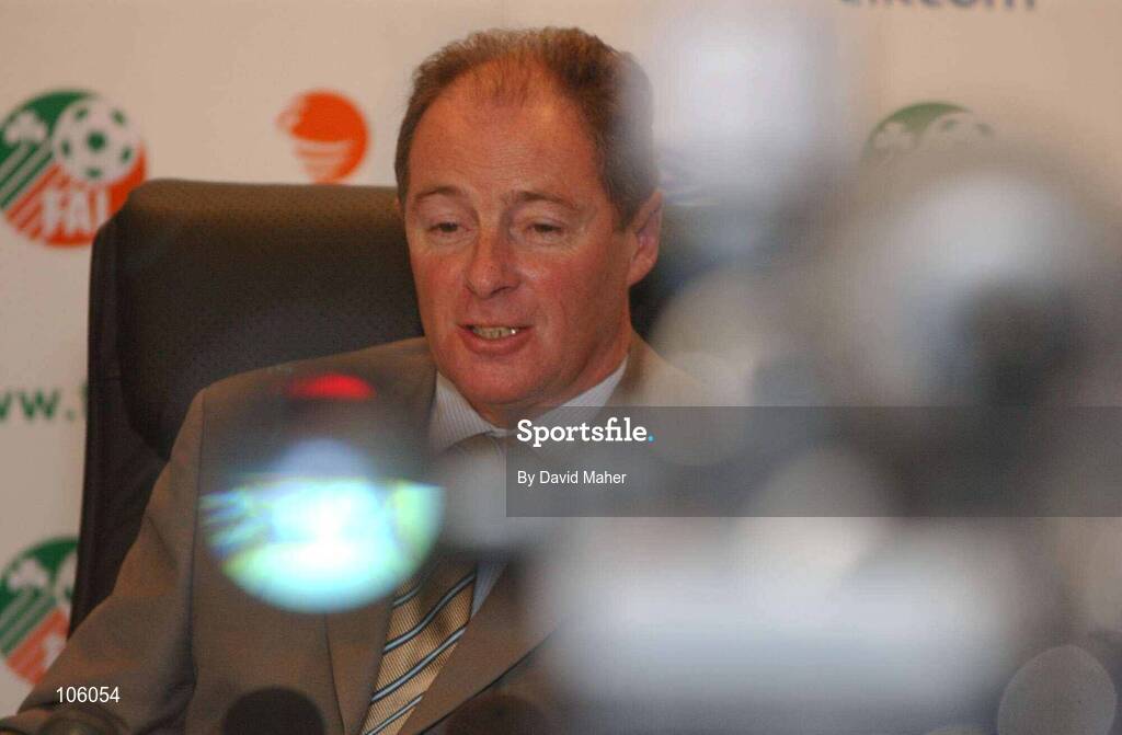 31 January 2003; Republic of Ireland manager Brian Kerr at a press conference where he announced his squad for the forthcoming friendly against Scotland. Jury's Hotel, Ballbridge, Dublin. Soccer. Picture credit; David Maher / SPORTSFILE *EDI*