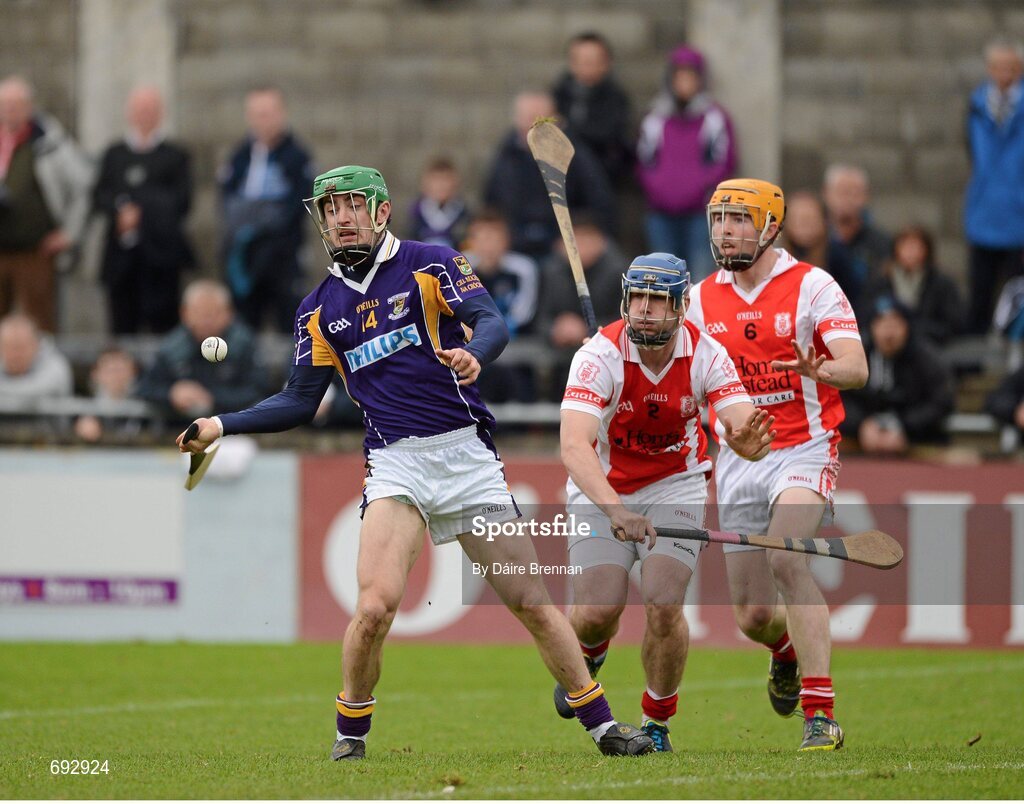 14 October 2012; Ryan O'Dwyer, Kilmacud Crokes, in action against Rob Reid, left, and Oisín Gough, Cuala. Dublin County Senior Hurling Championship Final, Cuala v Kilmacud Crokes, Parnell Park, Dublin. Picture credit: Dáire Brennan / SPORTSFILE