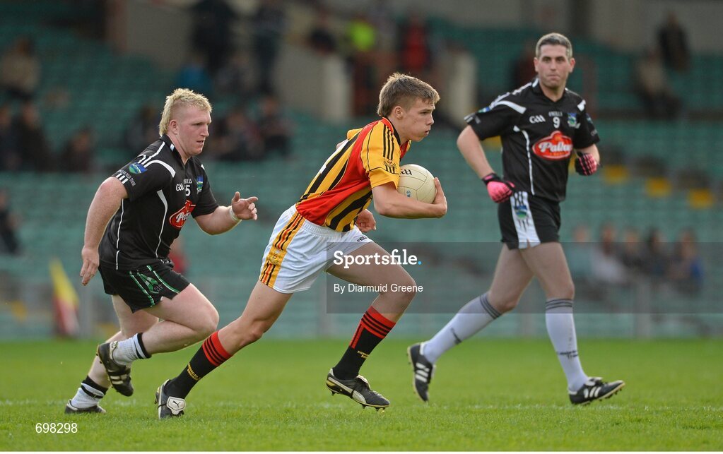 21 October 2012; Cillian Fahy, Dromcollogher Broadford, in action against James Kelly, left, and Shay Lyons, Newcastlewest. Limerick County Senior Football Championship Final, Dromcollogher Broadford v Newcastlewest, Gaelic Grounds, Limerick. Picture credit: Diarmuid Greene / SPORTSFILE