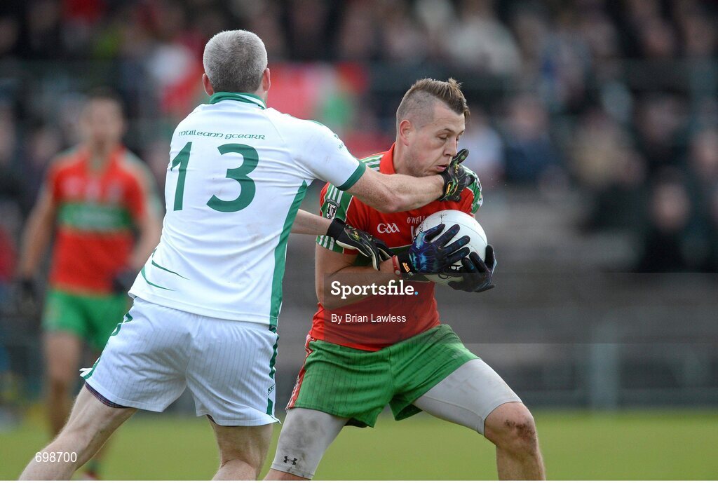 11 November 2012; Elliot Reilly, Ballymun Kickhams, in action against John Ganley, Mullingar Shamrocks. AIB Leinster GAA Football Senior Championship Quarter-Final, Mullingar Shamrocks, Westmeath v Ballymun Kickhams, Dublin, Cusack Park, Mullingar, Co. Westmeath. Picture credit: Brian Lawless / SPORTSFILE