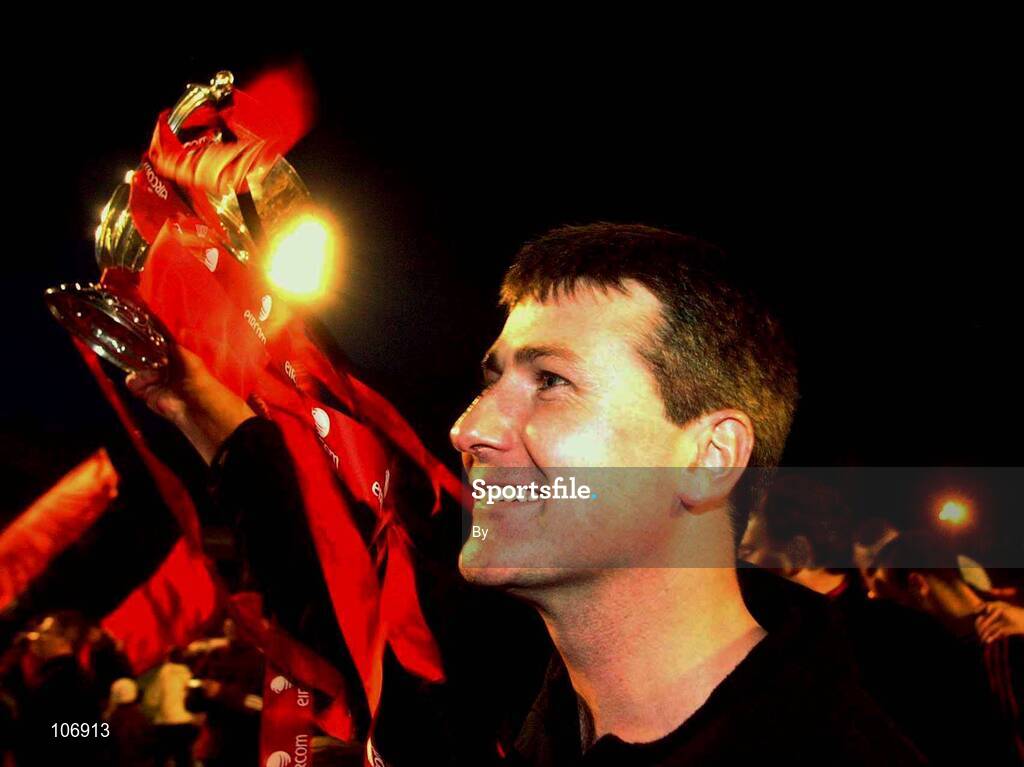 26 January 2003; Bohemians manager Stephen Kenny celebrates with the league trophy at the end of the game. Bohemians v Derry City, eircom League Premier Division, Dalymount Park. Soccer. Picture credit; David Maher / SPORTSFILE *EDI*