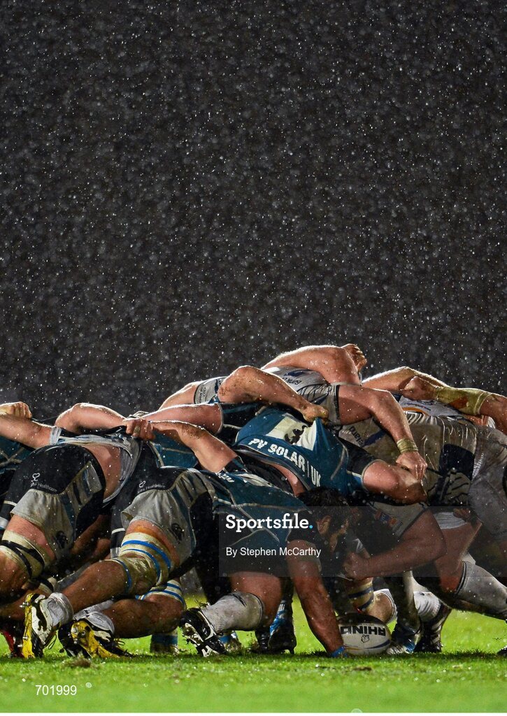 23 November 2012; Leinster and Glasgow Warriors packs contest a scrum. Celtic League 2012/13, Round 9, Glasgow Warriors v Leinster, Scotstoun Stadium, Glasgow, Scotland. Picture credit: Stephen McCarthy / SPORTSFILE