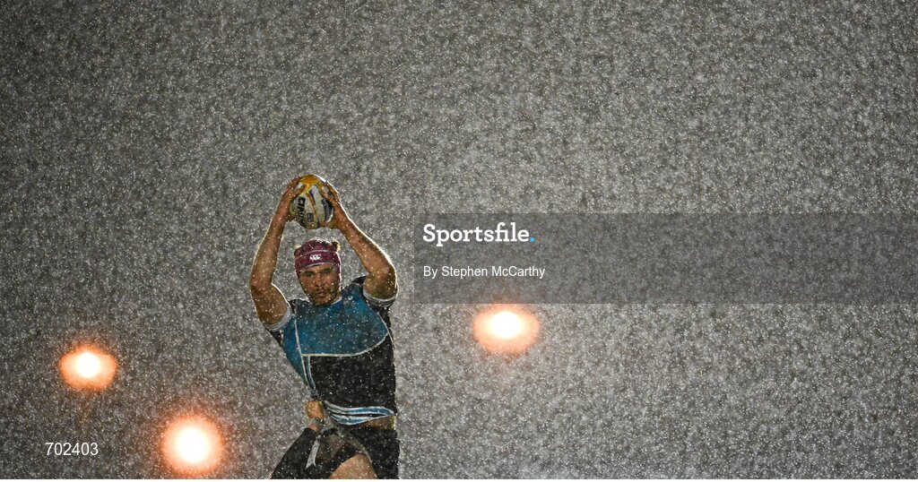 23 November 2012; Tim Swinson, Glasgow Warriors, takes possession in a lineout under heavy rain. Celtic League 2012/13, Round 9, Glasgow Warriors v Leinster, Scotstoun Stadium, Glasgow, Scotland. Picture credit: Stephen McCarthy / SPORTSFILE
