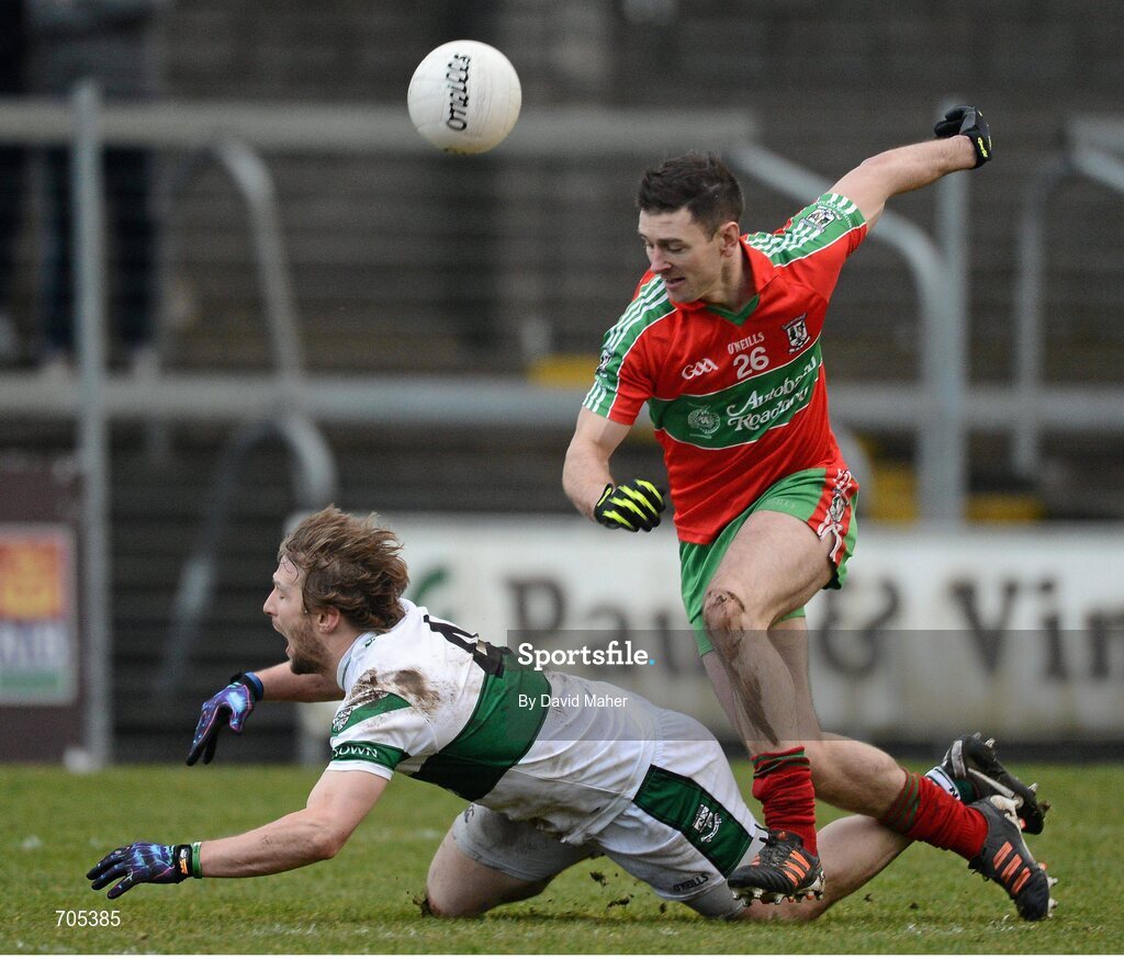 9 December 2012; Cahir Healy, Portlaoise, in action against Derek Byrne,  Ballymun Kickhams. AIB Leinster GAA Football Senior Club Championship Final, Portlaoise, Laois v Ballymun Kickhams, Dublin, Cusack Park, Mullingar, Co. Westmeath. Picture credit: David Maher / SPORTSFILE