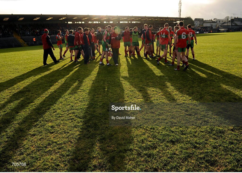 9 December 2012; Ballymun Kickhams players during their warm up before the start of the game. AIB Leinster GAA Football Senior Club Championship Final, Portlaoise, Laois v Ballymun Kickhams, Dublin, Cusack Park, Mullingar, Co. Westmeath. Picture credit: David Maher / SPORTSFILE