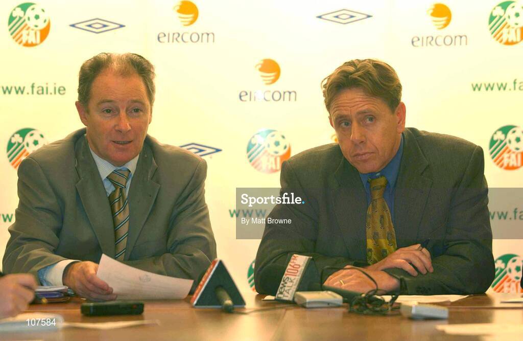 28 February 2003; Gerry Smith, right, Irish U-21 soccer manager pictured with senior team manager Brian Kerr at the announcing of the Irish team to play in the U-20 World Cup in the U.A.E. Dublin.  Picture credit; Matt Browne / SPORTSFILE *EDI*