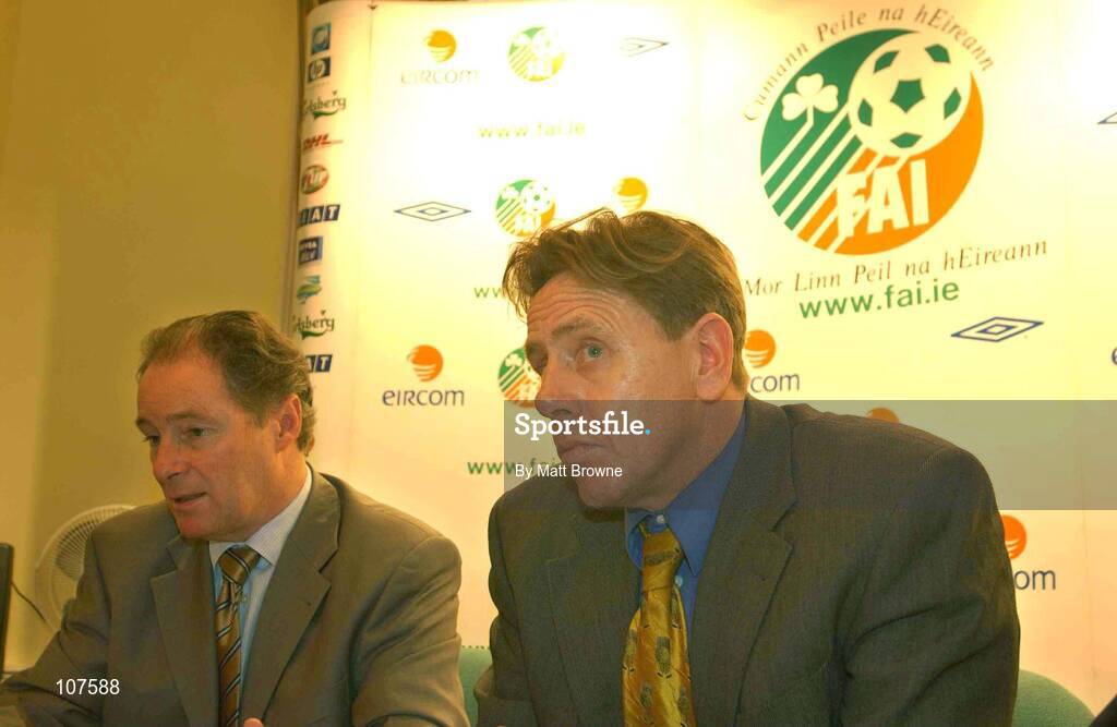 28 February 2003; Gerry Smith, right, Irish U-20 soccer manager pictured with senior team manager Brian Kerr at the announcing of the Irish team to play in the U-20 World Cup in the U.A.E. Dublin.  Picture credit; Matt Browne / SPORTSFILE *EDI*