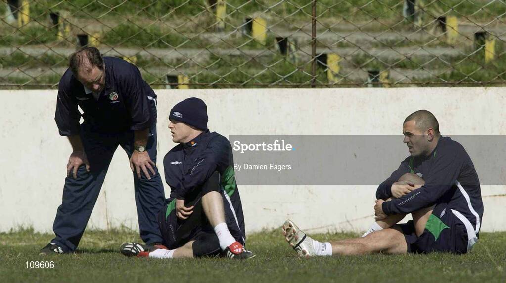 31 March 2003; Brian Kerr speaks to Damien Duff and Stephen Carr during Republic of Ireland training. Tbilisi, Georgia. Picture credit; Damien Eagers / SPORTSFILE *EDI*
