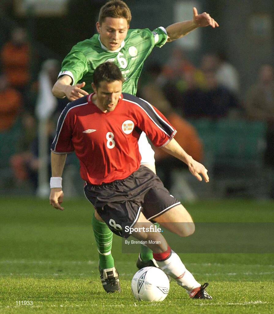 30 April 2003; Oivind Leonhardsen, Norway, in action against Matt Holland, Republic of Ireland. Friendly International, Republic of Ireland v Norway, Lansdowne Road, Dublin. Soccer. Picture credit; Brendan Moran / SPORTSFILE *EDI*