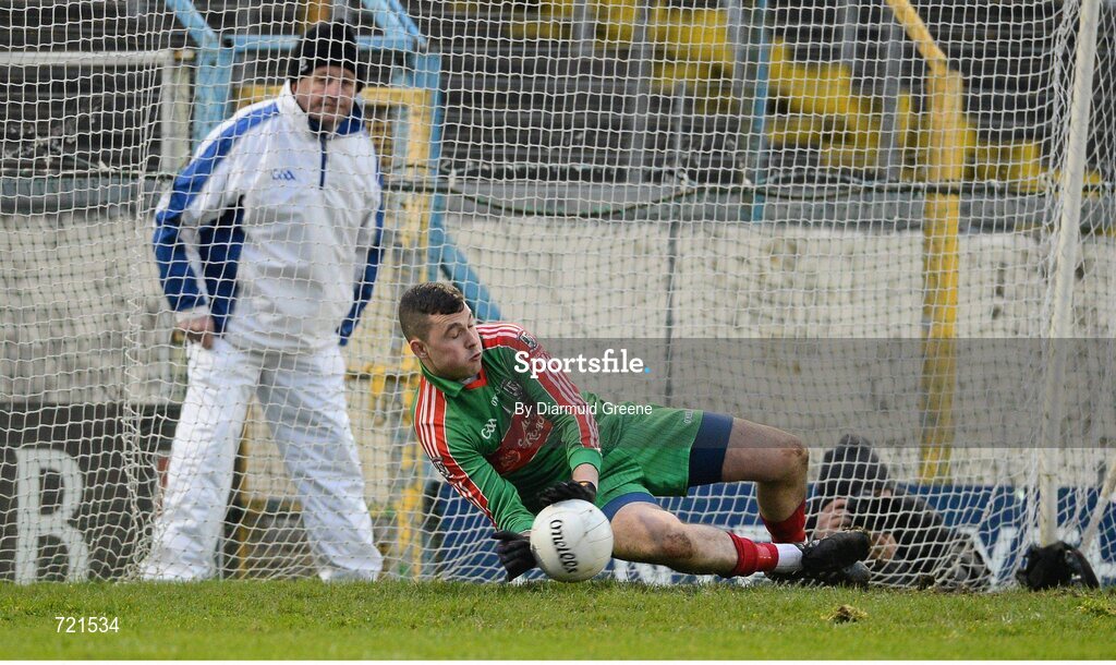 16 February 2013; Ballymun Kickhams goalkeeper Sean Currie saves a penalty from Chris Brady, Dr. Crokes. AIB GAA Football All-Ireland Senior Club Championship, Semi-Final, St Brigid’s, Dr. Crokes, Kerry v Ballymun Kickhams, Dublin, Semple Stadium, Thurles, Co. Tipperary. Picture credit: Diarmuid Greene / SPORTSFILE