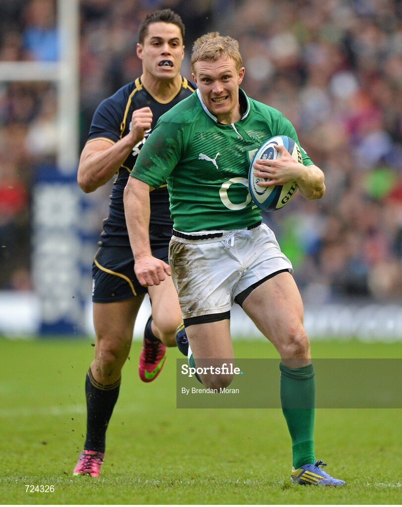 24 February 2013; Keith Earls, Ireland, races through the Scottish defence. RBS Six Nations Rugby Championship, Scotland v Ireland, Murrayfield Stadium, Edinburgh, Scotland. Picture credit: Brendan Moran / SPORTSFILE