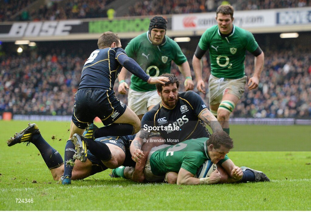 24 February 2013; Craig Gilroy, Ireland, scores his side's first try against Scotland. RBS Six Nations Rugby Championship, Scotland v Ireland, Murrayfield Stadium, Edinburgh, Scotland. Picture credit: Brendan Moran / SPORTSFILE