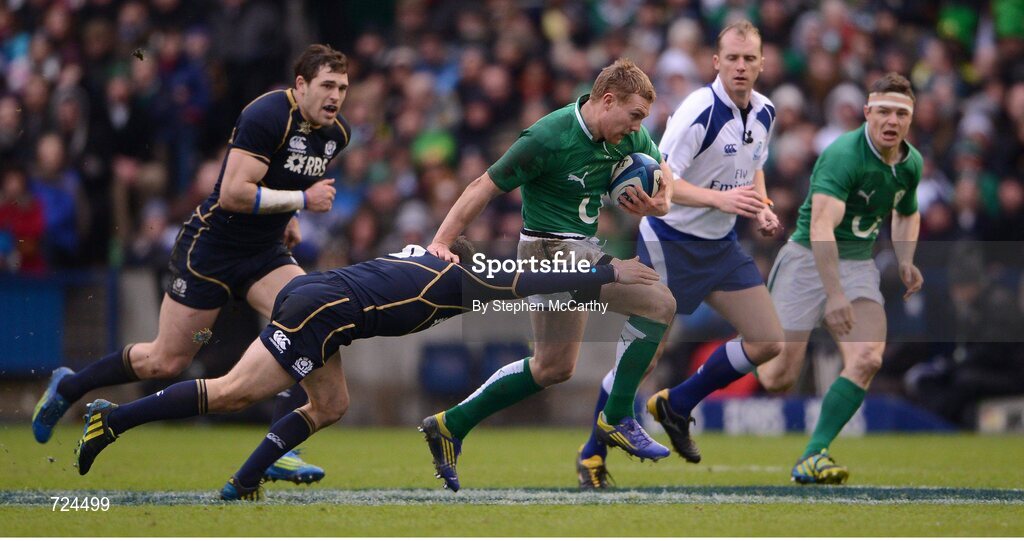 24 February 2013; Keith Earls, Ireland, escapes the tackle of Greig Laidlaw, Scotland. RBS Six Nations Rugby Championship, Scotland v Ireland, Murrayfield Stadium, Edinburgh, Scotland. Picture credit: Stephen McCarthy / SPORTSFILE