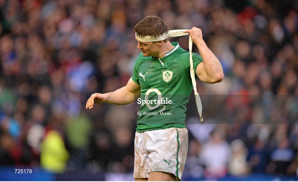 24 February 2013; A dejected Brian O'Driscoll, Ireland, leaves the pitch after defeat by Scotland. RBS Six Nations Rugby Championship, Scotland v Ireland, Murrayfield Stadium, Edinburgh, Scotland. Picture credit: Brendan Moran / SPORTSFILE