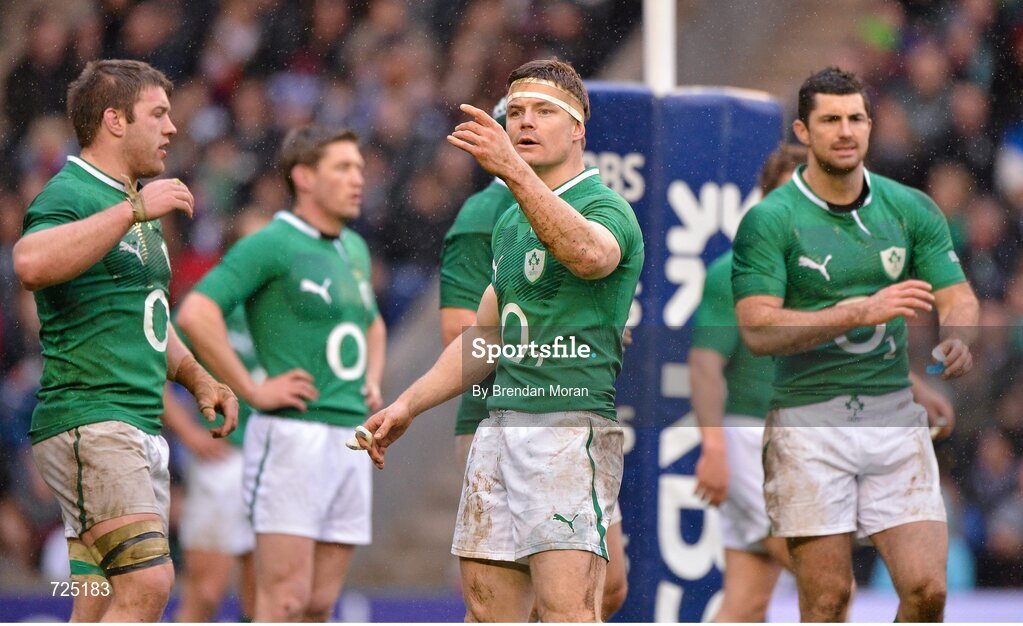 24 February 2013; Ireland's Brian O'Driscoll calls his team-mates together during a break in play. RBS Six Nations Rugby Championship, Scotland v Ireland, Murrayfield Stadium, Edinburgh, Scotland. Picture credit: Brendan Moran / SPORTSFILE