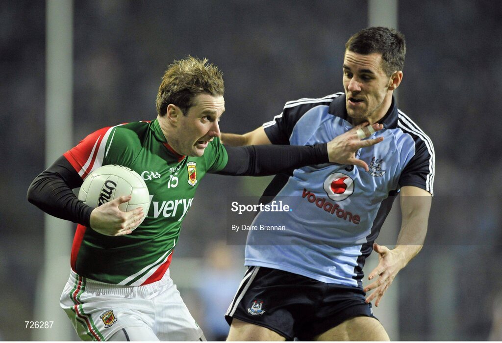 2 March 2013; Michael Conroy, Mayo, in action against Kevin O'Brien, Dublin. Allianz Football League, Division 1, Dublin v Mayo, Croke Park, Dublin. Picture credit: Dáire Brennan / SPORTSFILE