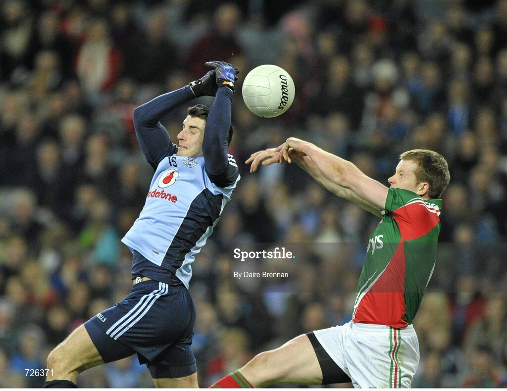 2 March 2013; Bernard Brogan, Dublin, in action against Donal Vaughan, Mayo. Allianz Football League, Division 1, Dublin v Mayo, Croke Park, Dublin. Picture credit: Dáire Brennan / SPORTSFILE