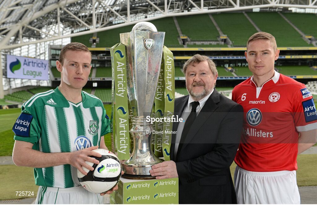 4 March 2013; Dean Zambra, left, Bray Wanderers, with Glenn Cronin, Shelbourne, with Ken Barry, Sponsorship Manager Airtricity, in attendance at the Airtricity League launch 2013, both teams will face each other during the opening weekend of the Airtricity League Premier Division. Aviva Stadium, Lansdowne Road, Dublin. Picture credit: David Maher / SPORTSFILE