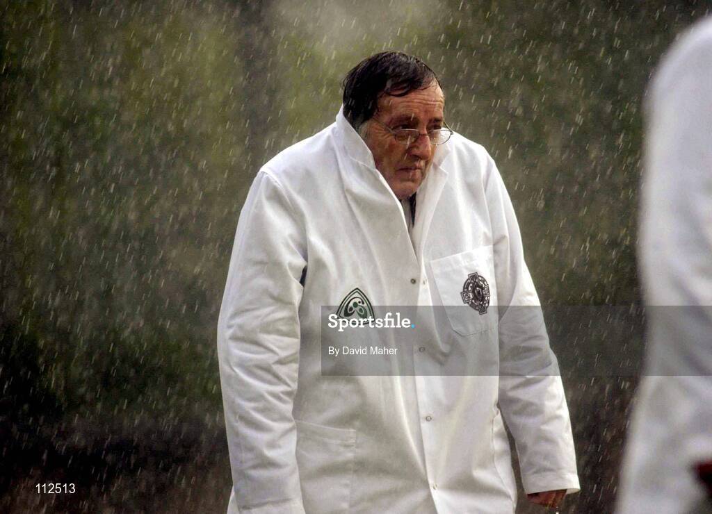 10 May 2003; An Umpire shelters from the heavy rain during the game. Guinness Leinster Senior Hurling Championship, Dublin v Westmeath, Parnell Park, Dublin. Picture credit; David Maher / SPORTSFILE *EDI*