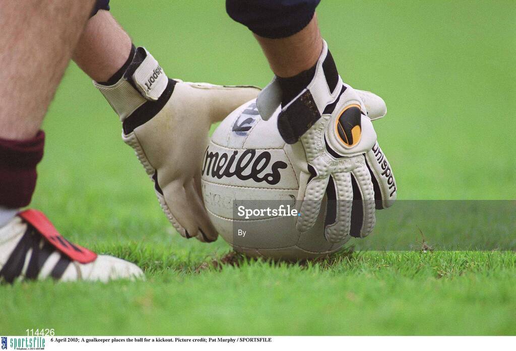 6 April 2003; A goalkeeper places the ball for a kickout. Picture credit; Pat Murphy / SPORTSFILE