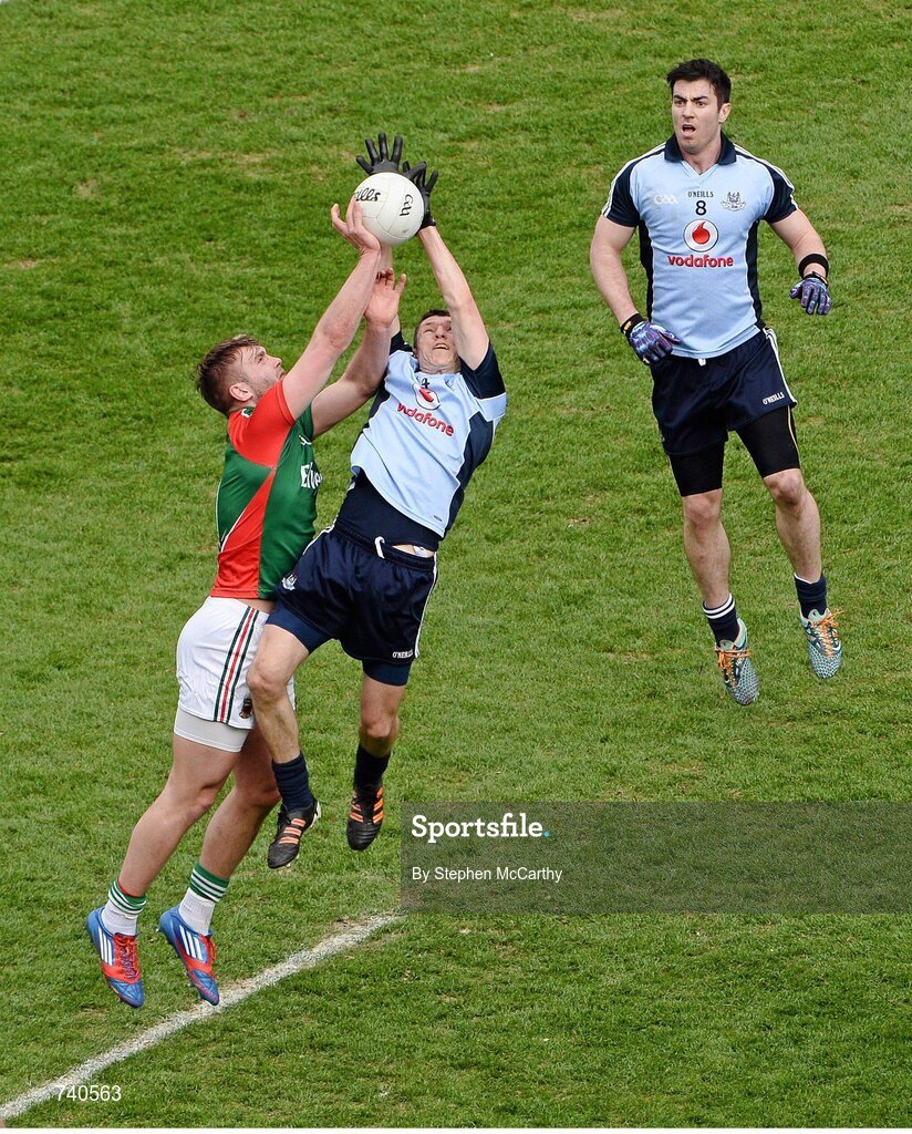 14 April 2013; Darren Daly, Dublin, in action against Aidan O'Shea, Mayo. Allianz Football League, Division 1, Semi-Final, Dublin v Mayo, Croke Park, Dublin. Picture credit: Stephen McCarthy / SPORTSFILE