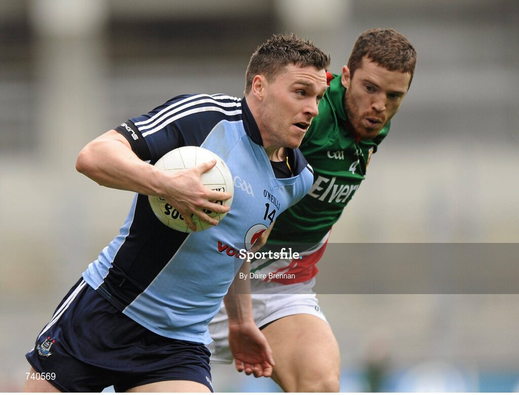 14 April 2013; Paddy Andrews, Dublin, in action against Chris Barret, Mayo. Allianz Football League, Division 1, Semi-Final, Dublin v Mayo, Croke Park, Dublin. Picture credit: Dáire Brennan / SPORTSFILE