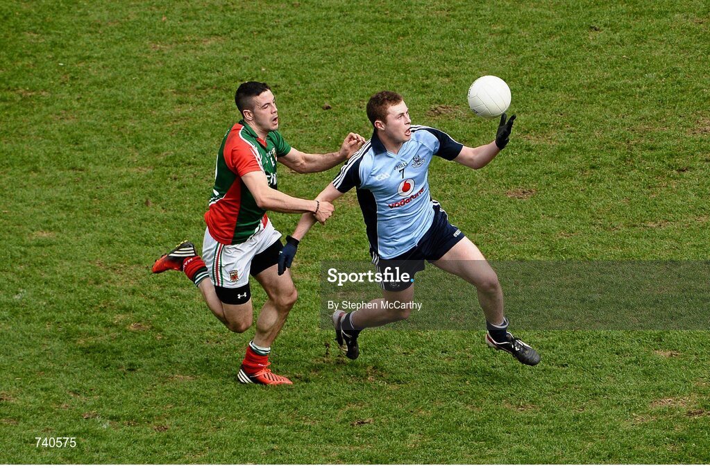 14 April 2013; Jack McCaffrey, Dublin, in action against Cathal Carolan, Mayo. Allianz Football League, Division 1, Semi-Final, Dublin v Mayo, Croke Park, Dublin. Picture credit: Stephen McCarthy / SPORTSFILE