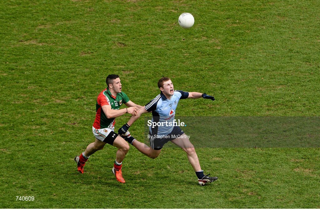14 April 2013; Jack McCaffrey, Dublin, in action against Cathal Carolan, Mayo. Allianz Football League, Division 1, Semi-Final, Dublin v Mayo, Croke Park, Dublin. Picture credit: Stephen McCarthy / SPORTSFILE