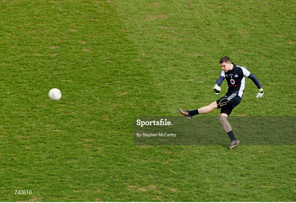 14 April 2013; Dublin goalkeeper Stephen Cluxton kicks a second half free. Allianz Football League, Division 1, Semi-Final, Dublin v Mayo, Croke Park, Dublin. Picture credit: Stephen McCarthy / SPORTSFILE